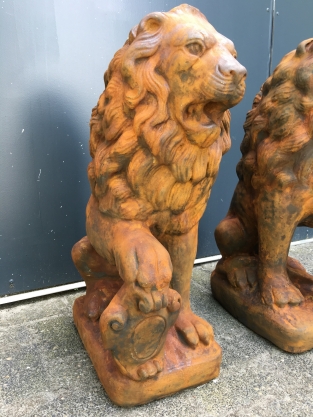 Set Large Sitting Lions - Gatekeepers - Solid Stone in Oxide